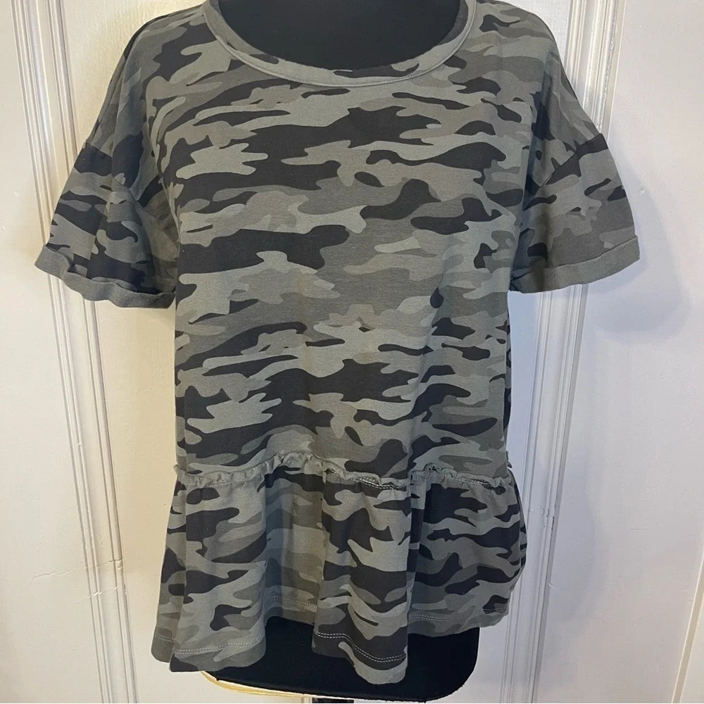The Sweatshirt Project Camo Short Sleeve Peplum Ruffle‎ Top Size Medium
